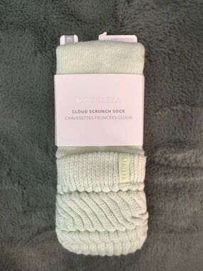 NWT M/L Athleta Cloud Scrunch Socks in light Green